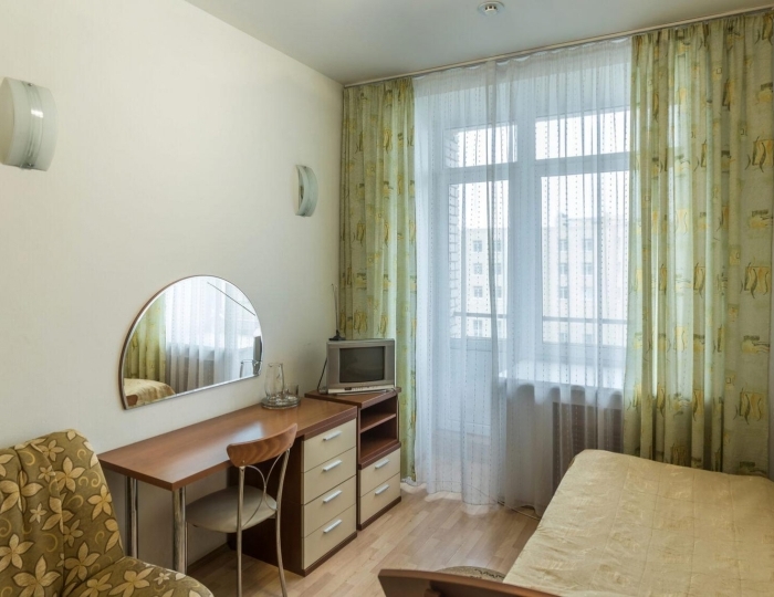 Кровать в 2-местном 2-комнатном номере комфорт (общие удобства) - Санаторий «Сосновый» Ижевск